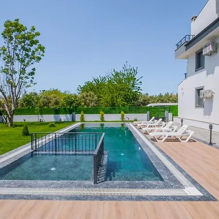 Havuzlu Sitede Luks Tatil Evi - Zeybek Apart 2 Fethiye