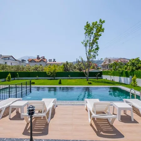 Havuzlu Sitede Luks Tatil Evi - Zeybek Apart 2 *