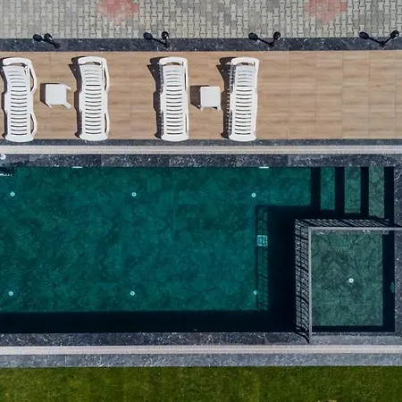 Havuzlu Sitede Luks Tatil Evi - Zeybek Apart 2 Apartment *