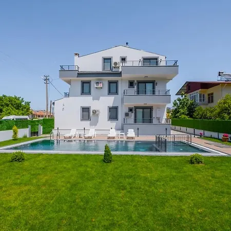 Havuzlu Sitede Luks Tatil Evi - Zeybek Apart 2 * Fethiye