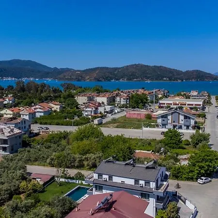 Havuzlu Sitede Luks Tatil Evi - Zeybek Apart 2 Fethiye