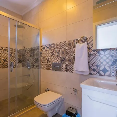 Havuzlu Sitede Luks Tatil Evi - Zeybek Apart 2 *