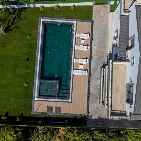 Havuzlu Sitede Luks Tatil Evi - Zeybek Apart 2 Apartment *