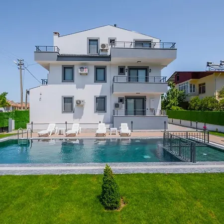 Havuzlu Sitede Luks Tatil Evi - Zeybek Apart 2 Fethiye