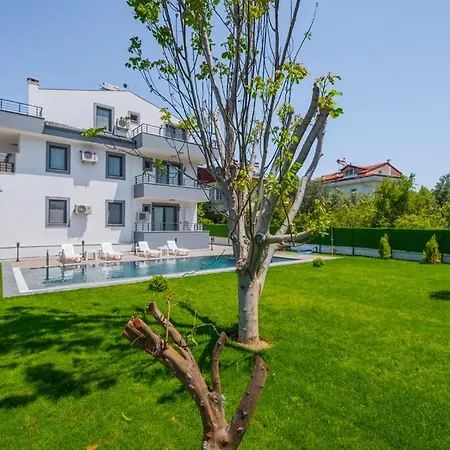 Havuzlu Sitede Luks Tatil Evi - Zeybek Apart 2 *