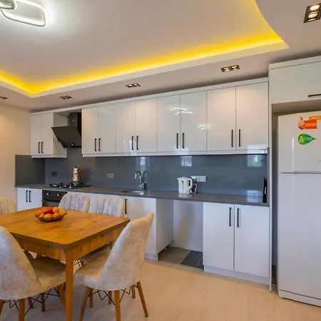 Havuzlu Sitede Luks Tatil Evi - Zeybek Apart 2 *
