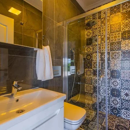 Havuzlu Sitede Luks Tatil Evi - Zeybek Apart 2 *